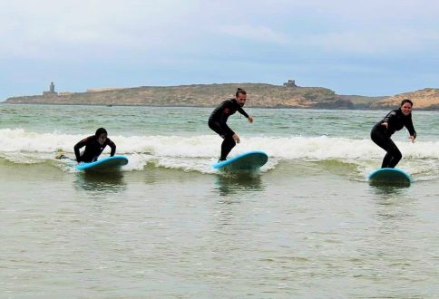 Stage de surf de 4h à Essaouira: cours collectif pour débutant et intermédiaire