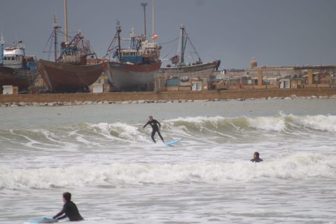 Stage de surf de 10h à Essaouira: cours privé pour débutant et intermédiaire